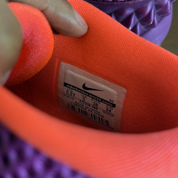 Kyrie Irving 1  'Easter' Edition - Picture 9 of 16